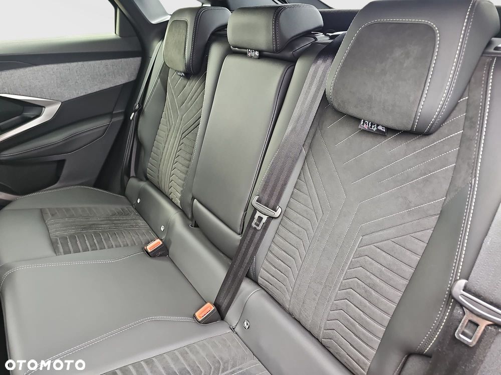 Peugeot 3008 1.2 PureTech mHEV GT S&S e-DCS6 - 22