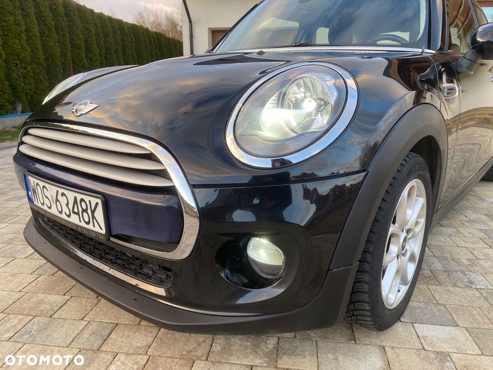 MINI Cooper Essential Trim - 10