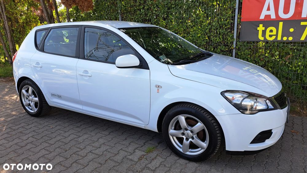 Kia Ceed - 24