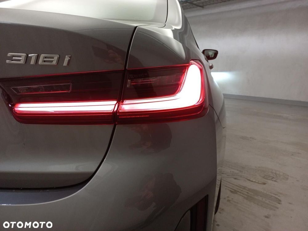 BMW Seria 3 318i M Sport - 22
