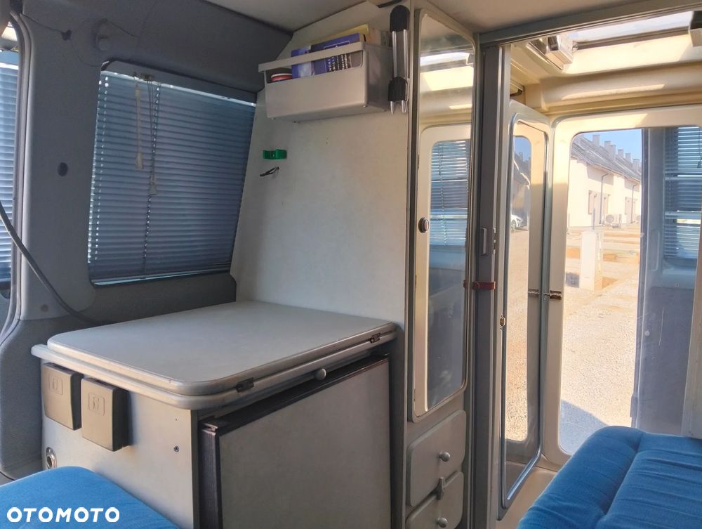 Volkswagen Caravelle - 19