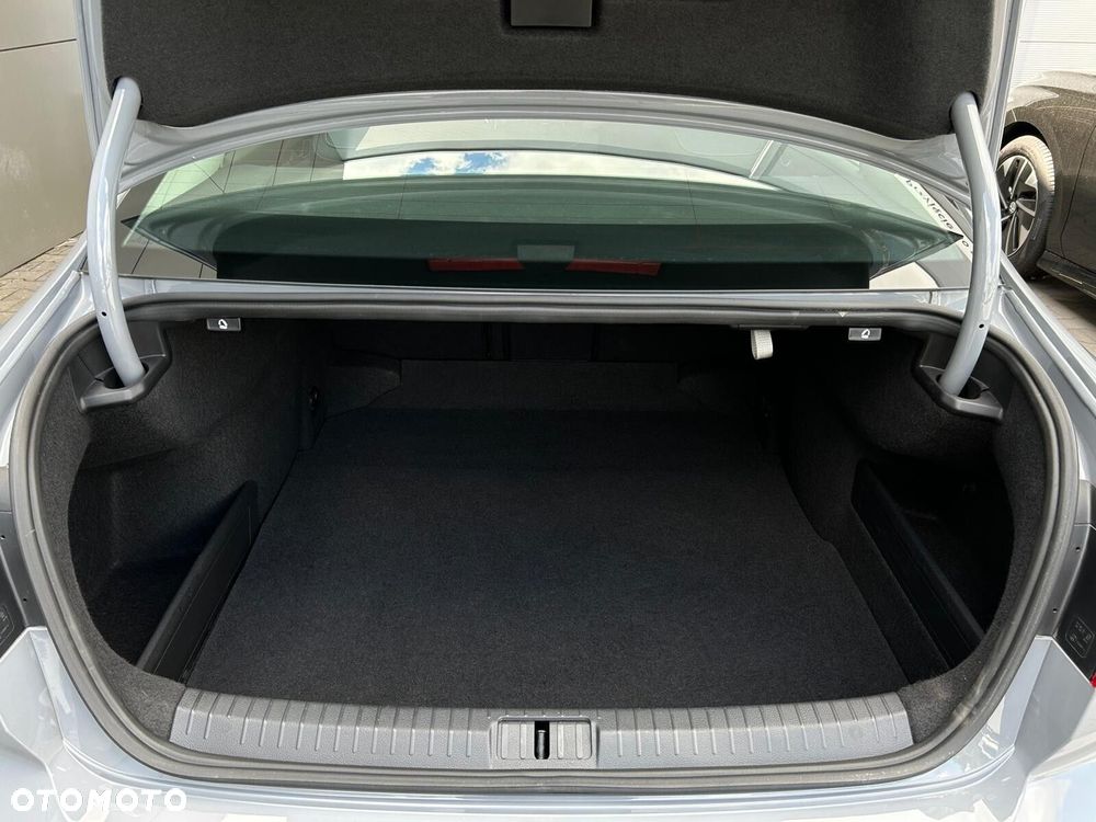 Volkswagen Passat - 11