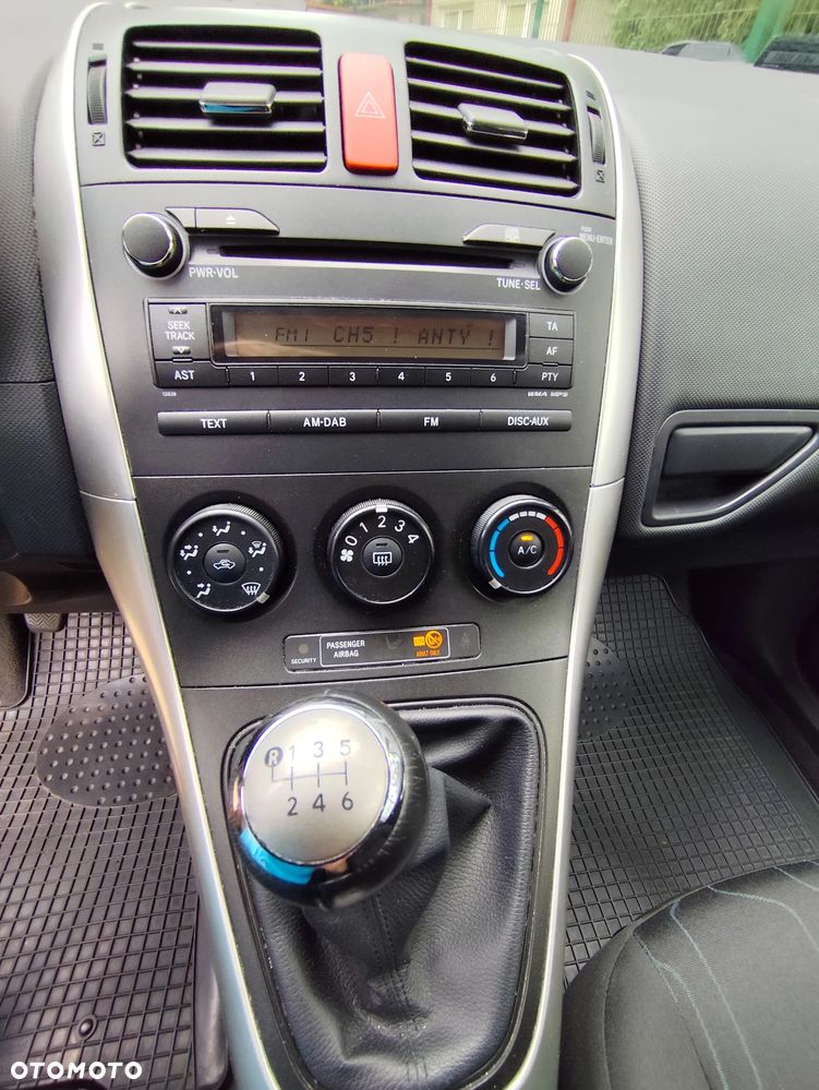 Toyota Auris - 16