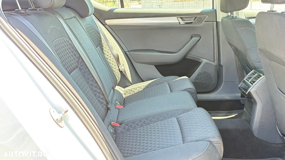 Skoda Superb 2.0 TDI DSG Ambition - 30