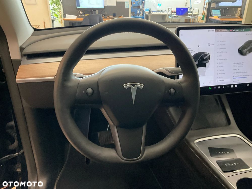 Tesla Model Y Long Range AWD - 7