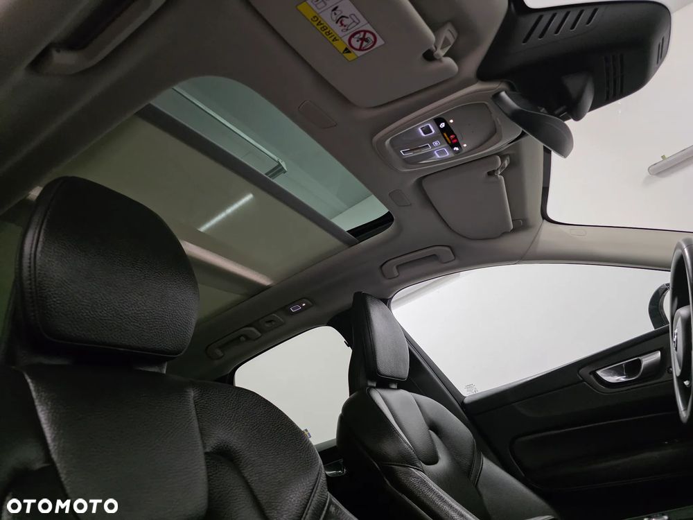 Volvo XC 60 B4 D Ultimate Dark - 29