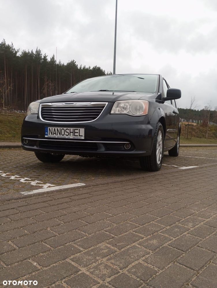 Chrysler Town & Country 3.6 Limited - 7