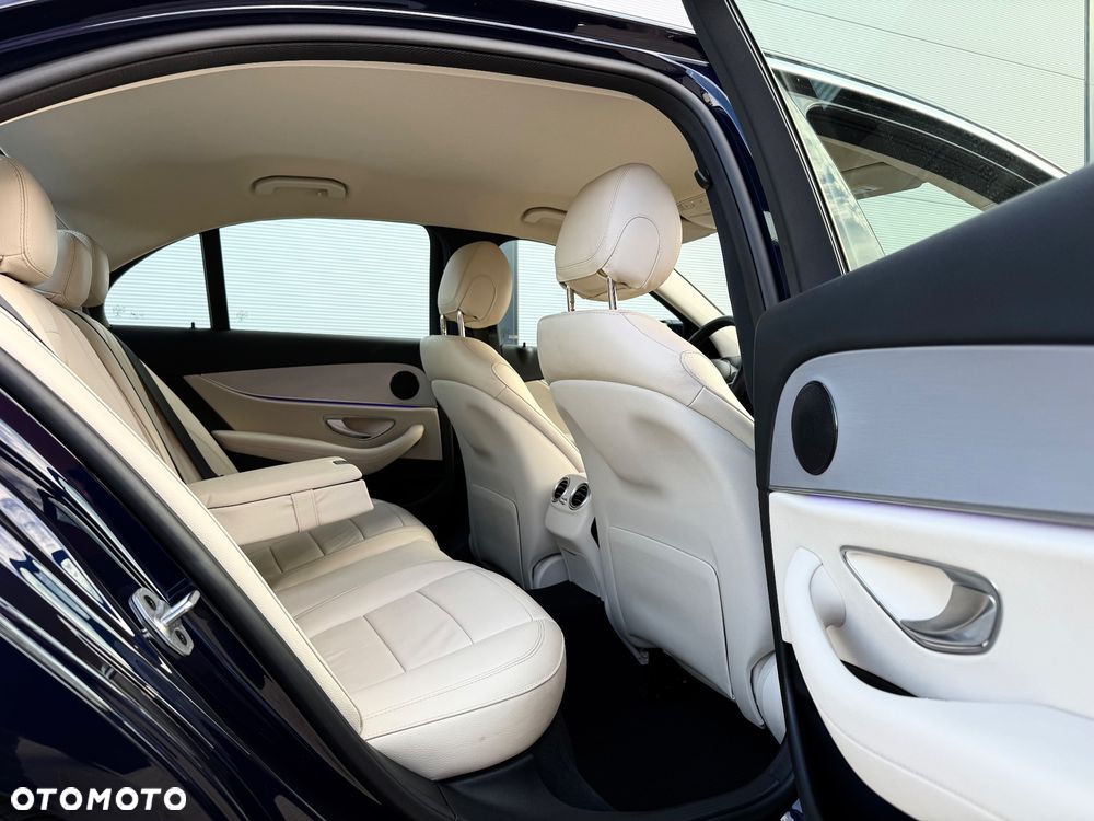 Mercedes-Benz Klasa E 300 9G-TRONIC - 34