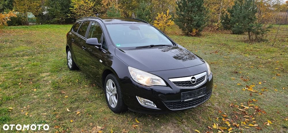Opel Astra J 2011 photo 5