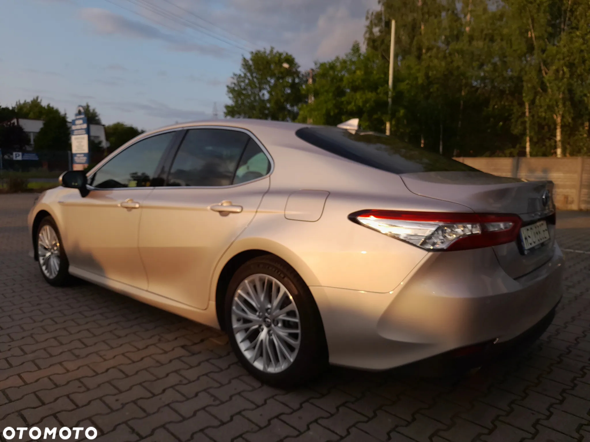 Toyota Camry 2.5 Hybrid Executive CVT - 2