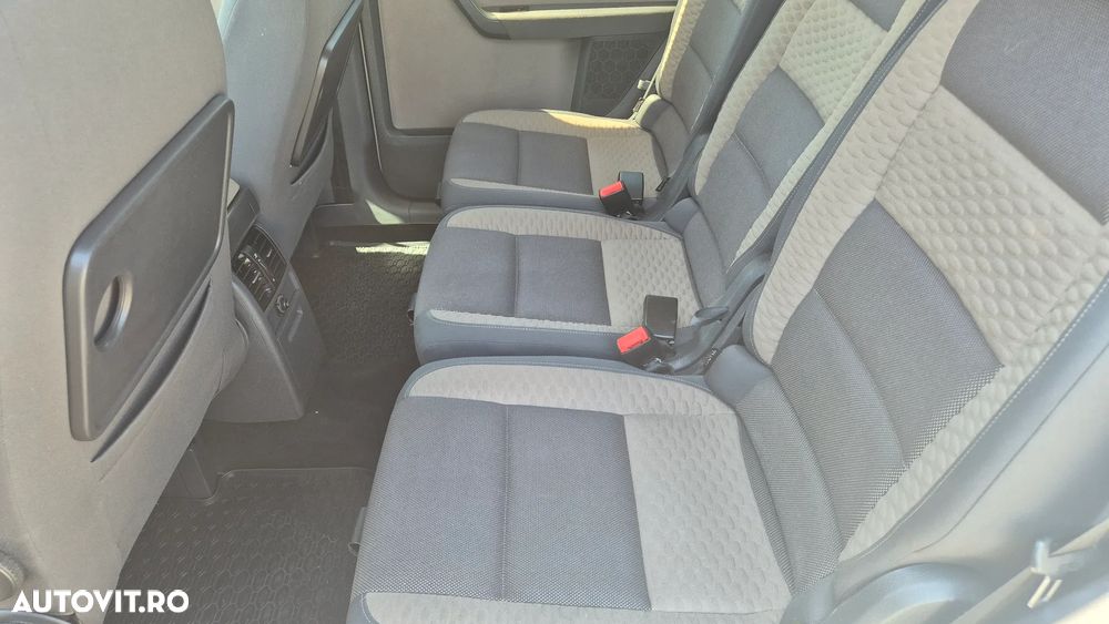 Volkswagen Touran - 14