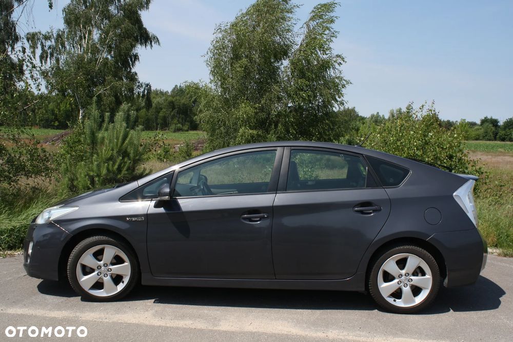 Toyota Prius 1.8 HSD Prestige - 10