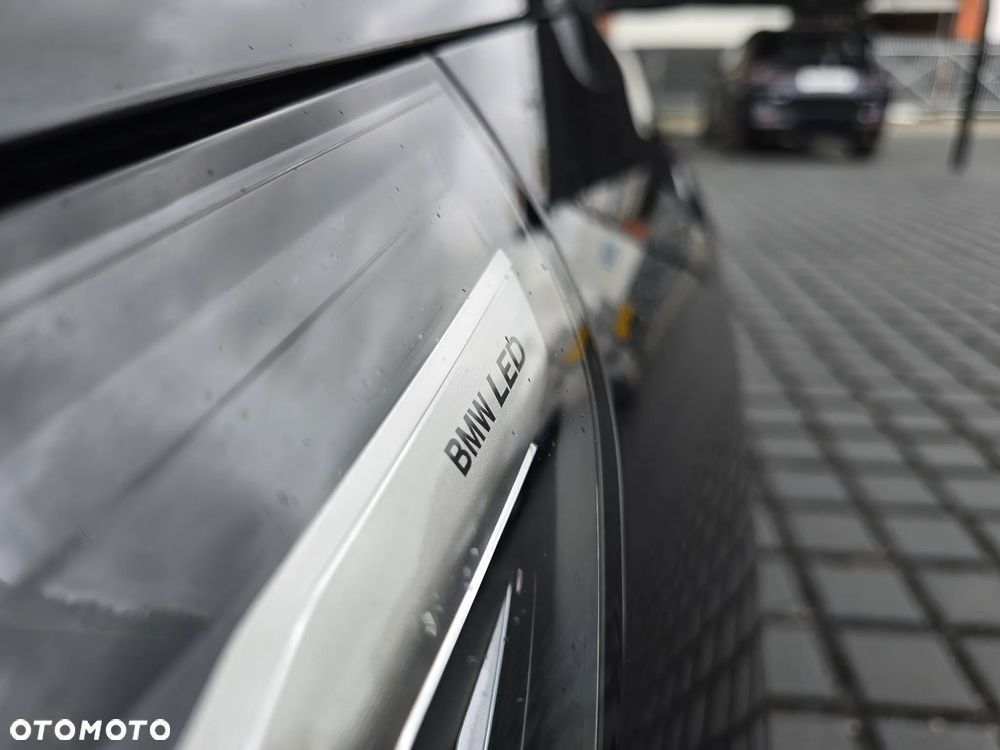 BMW Seria 5 520d xDrive - 14