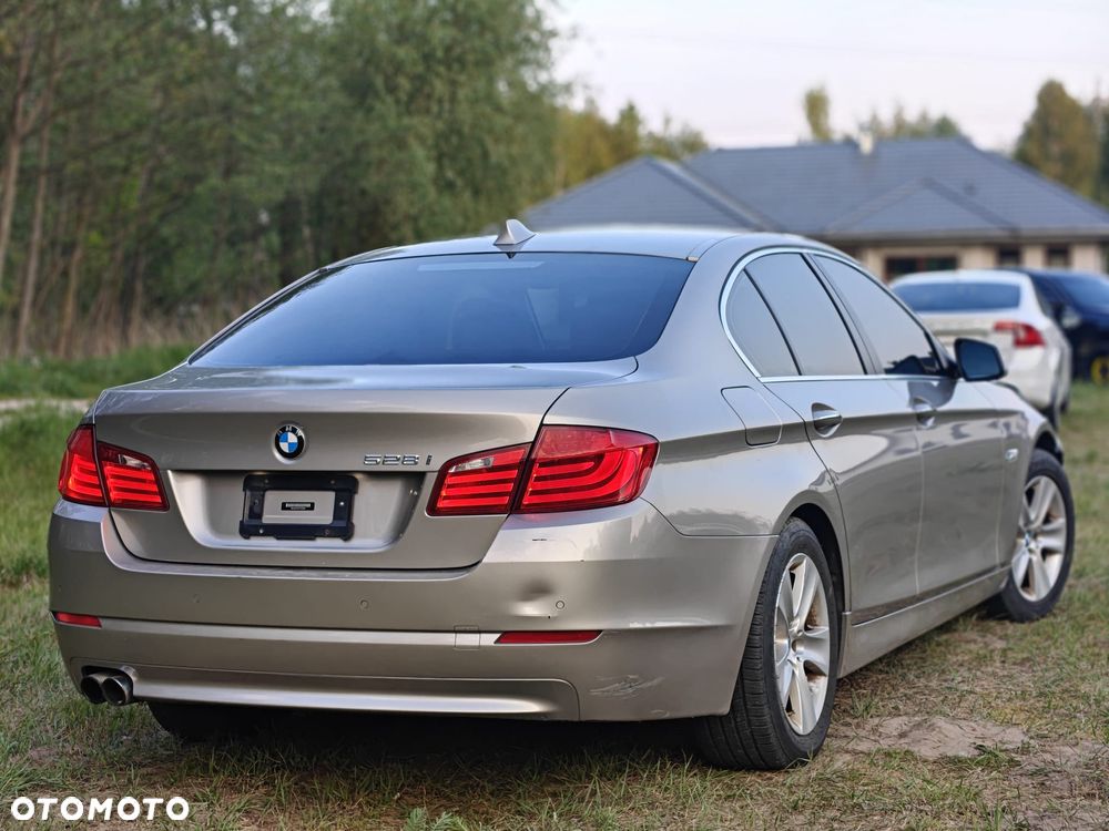 BMW Seria 5 528i Luxury Line - 4