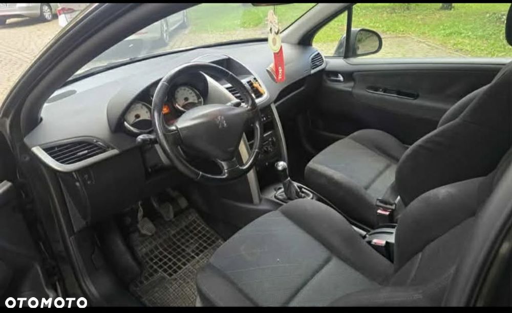 Peugeot 207 - 8