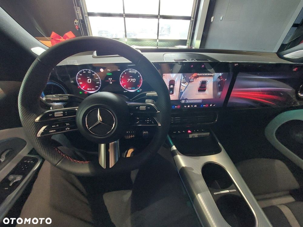 Mercedes-Benz GLB - 12