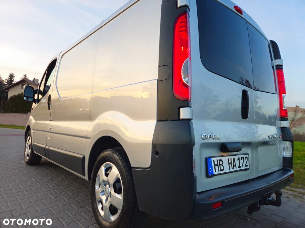 Opel VIVARO 2.0 cdti KLIMATYZACJA - 32