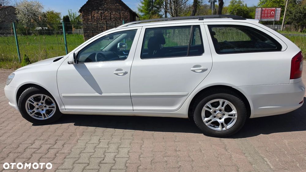 Skoda Octavia 1.6 Combi Ambiente - 26