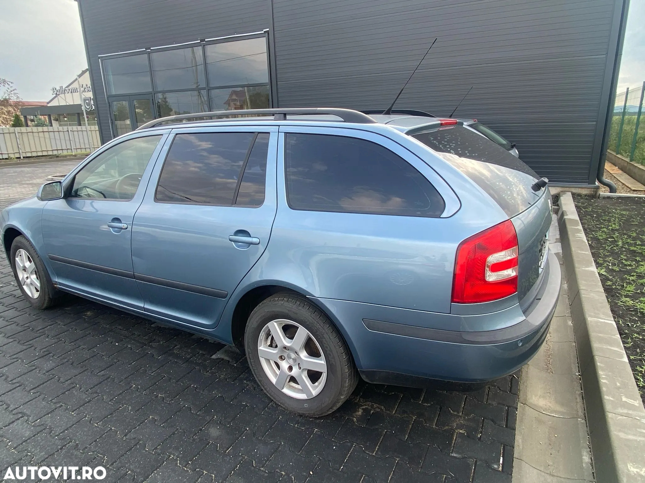 Skoda Octavia 1.6 Ambiente - 4