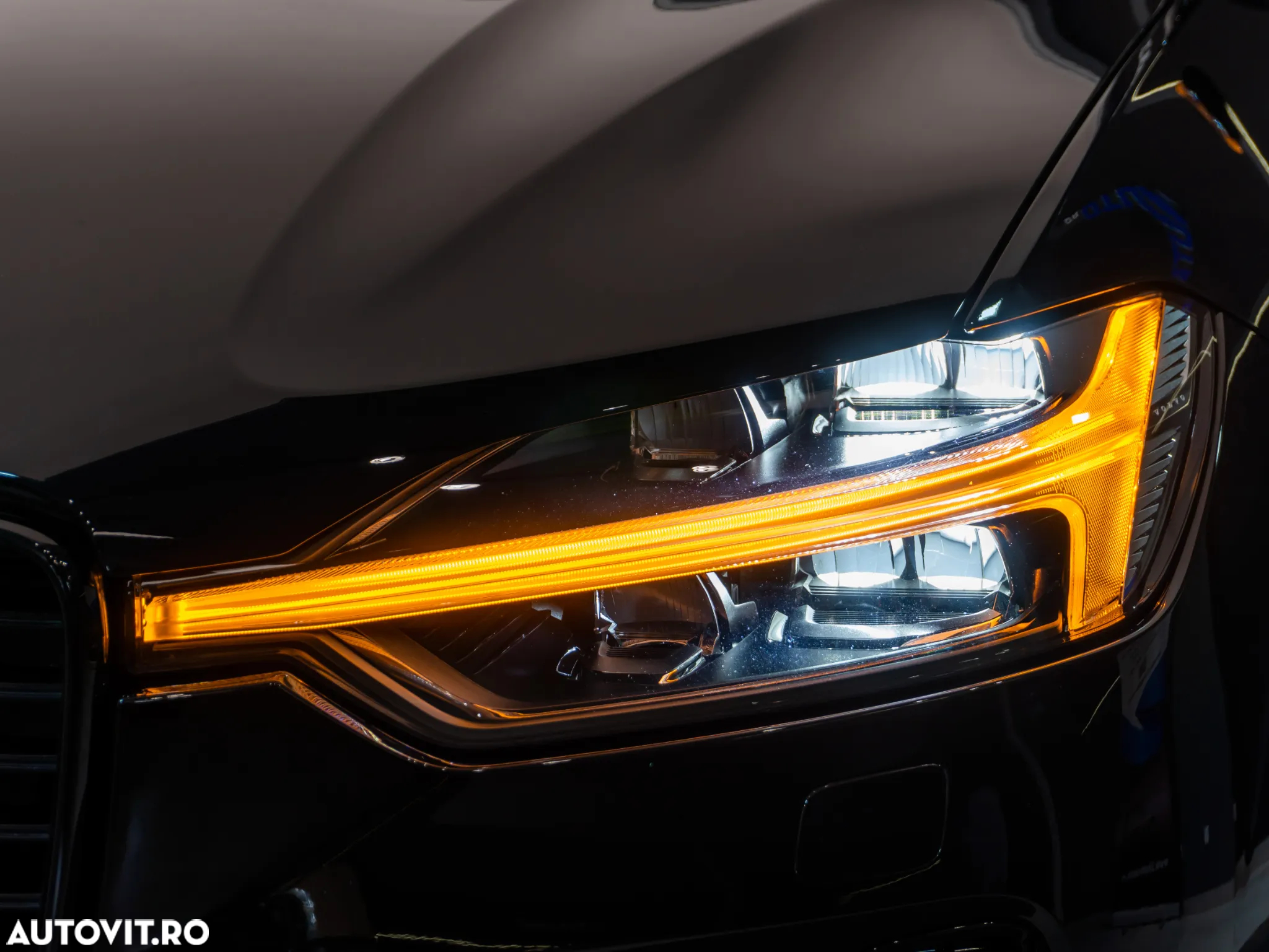 Volvo XC 60 B4 MHEV AT AWD Ultimate Dark - 12