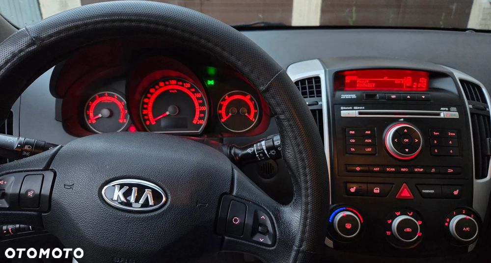 Kia Ceed 1.4 L - 11