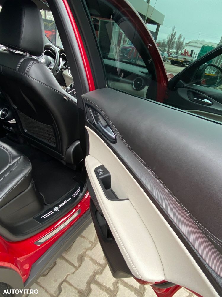 Alfa Romeo Stelvio 2.0 Turbo AWD AT8 Veloce - 15