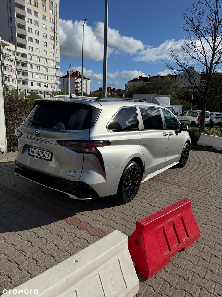Toyota Sienna - 5