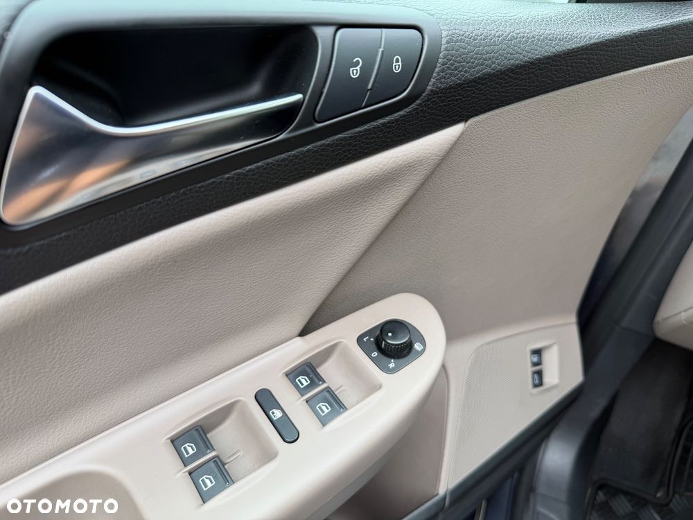 Volkswagen Passat Variant 1.8 TSI Highline - 17