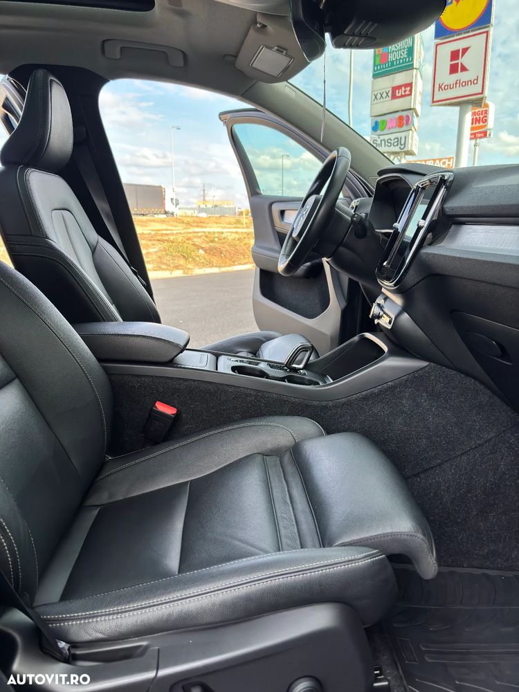 Volvo XC 40 D4 AWD Geartronic Momentum Pro - 9