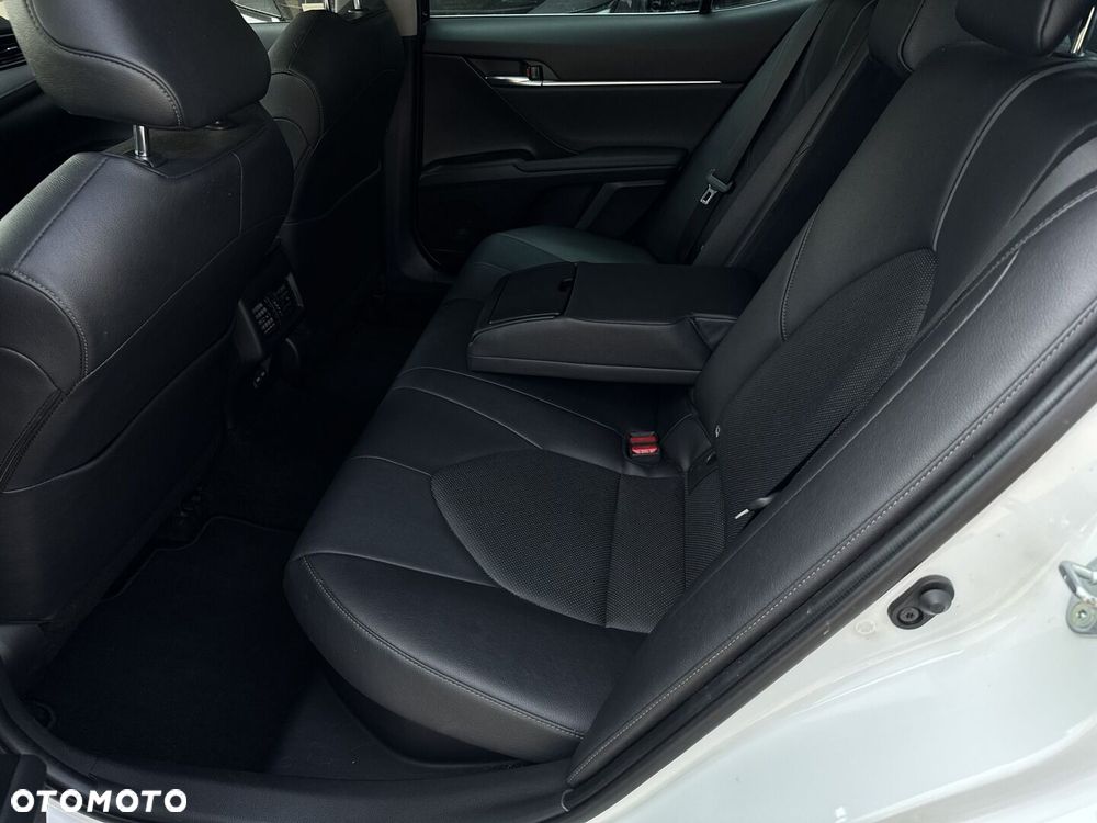 Toyota Camry 2.5 Hybrid Executive CVT - 34