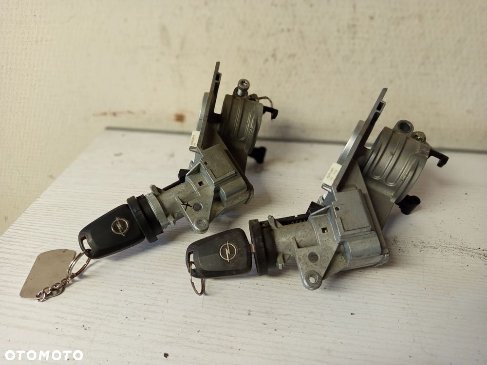 STACYJKA Z KLUCZEM OPEL ASTRA H III - 1