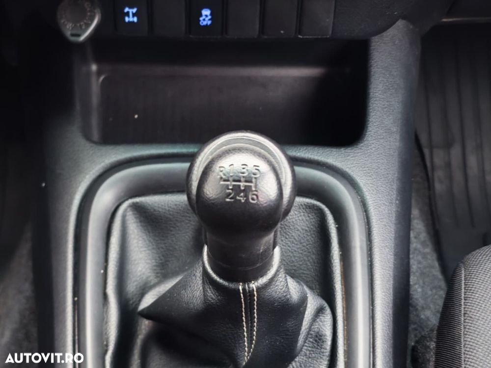 Toyota Hilux 2.4D 150CP 4x4 Double Cab 6MT Style - 19