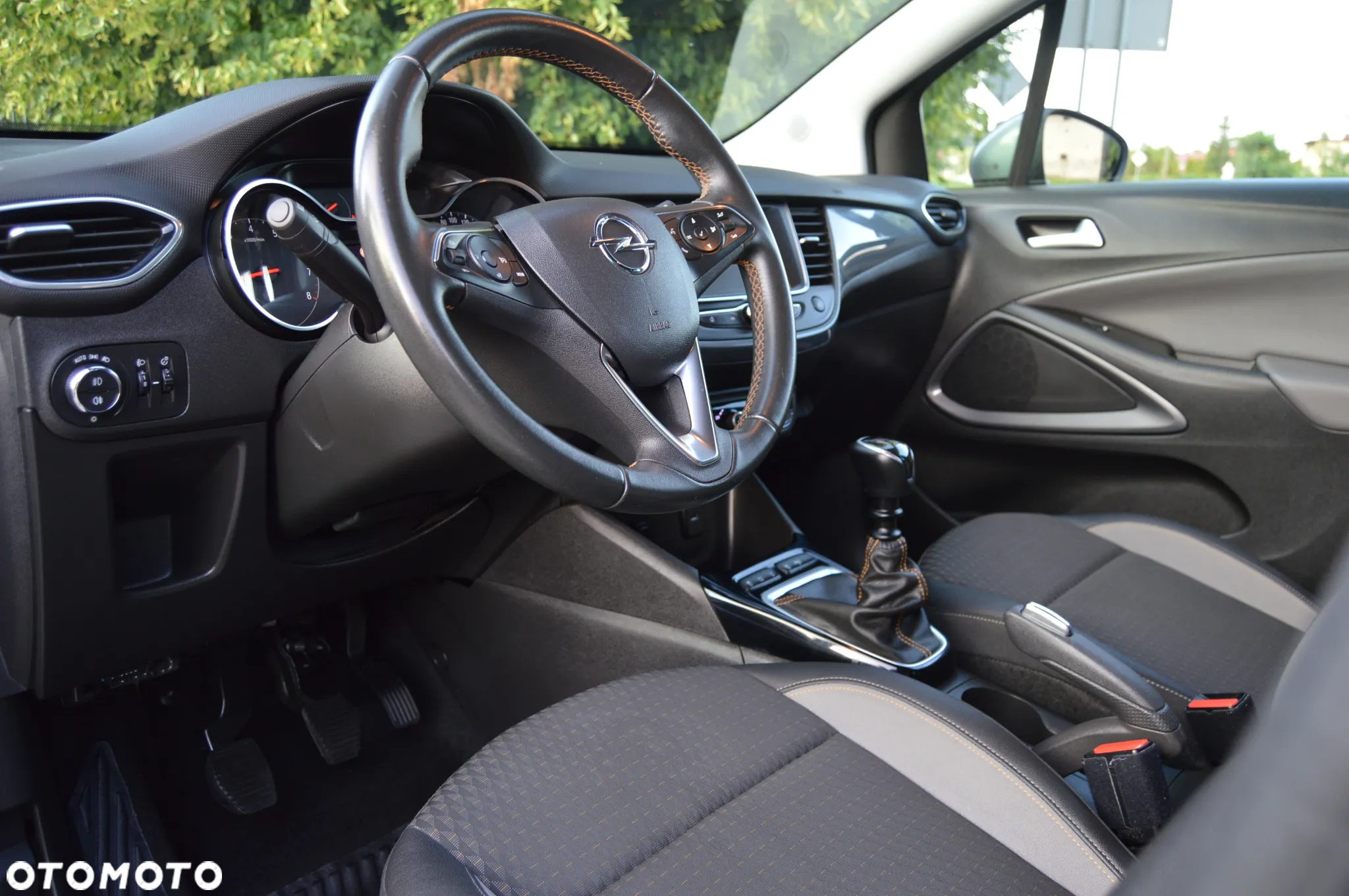 Opel Crossland X 1.2 T Design Line S&S - 15