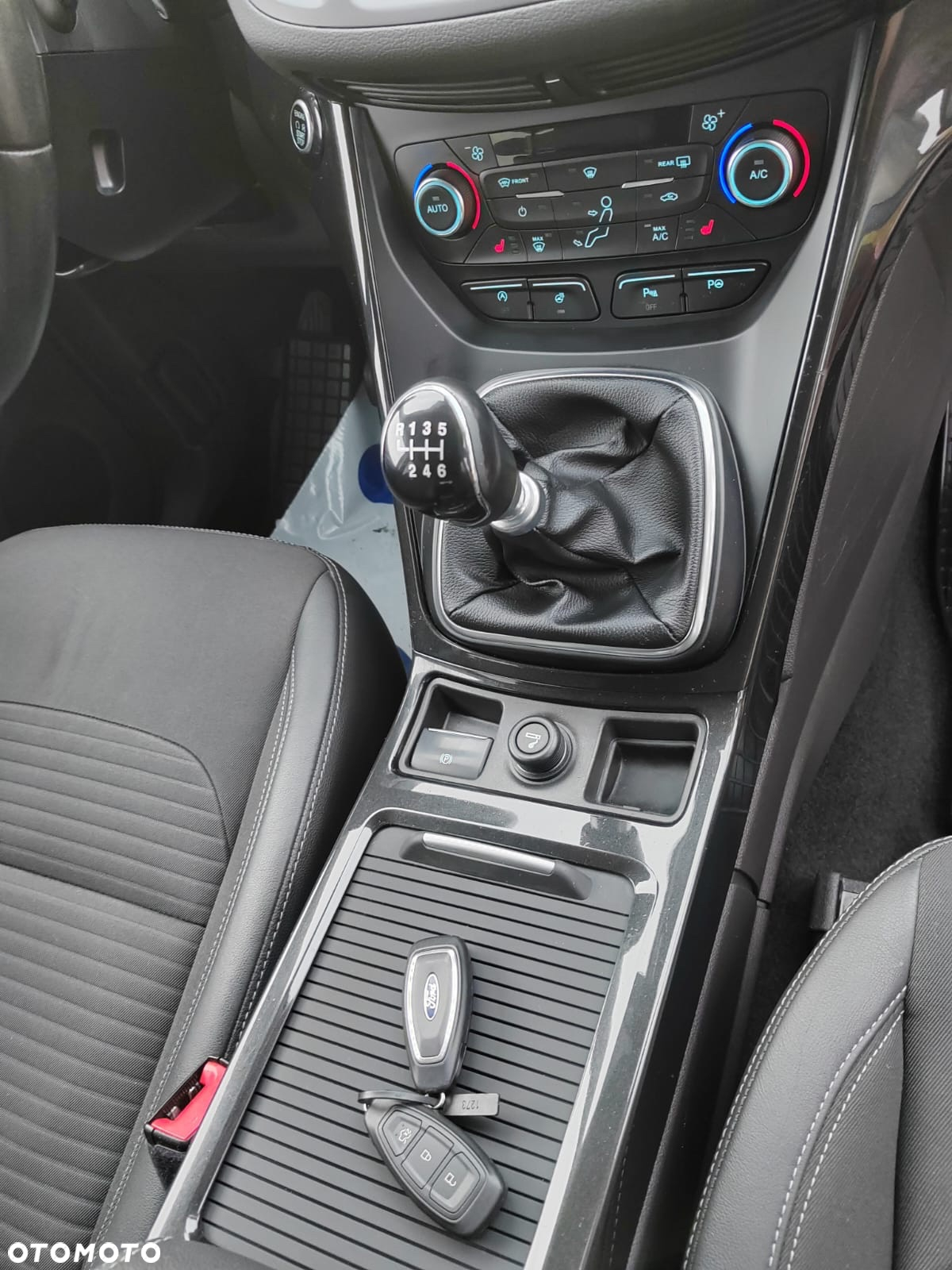Ford Kuga 1.5 EcoBoost 2x4 ST-Line - 13