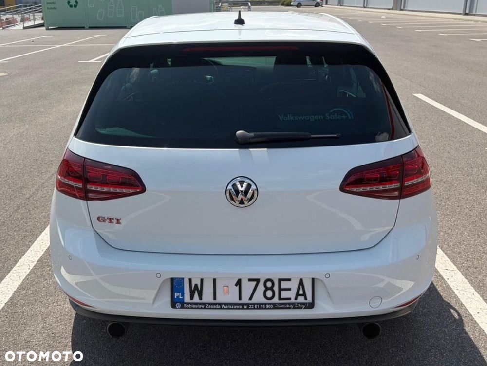 Volkswagen Golf - 6