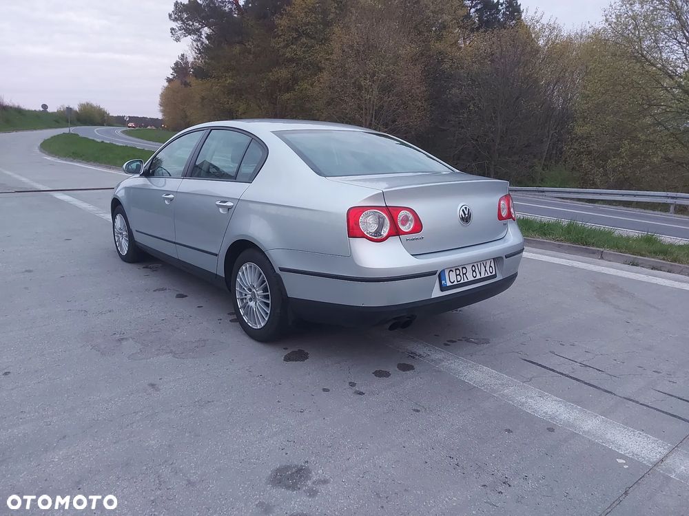Volkswagen Passat 1.8 TSI Trendline - 4