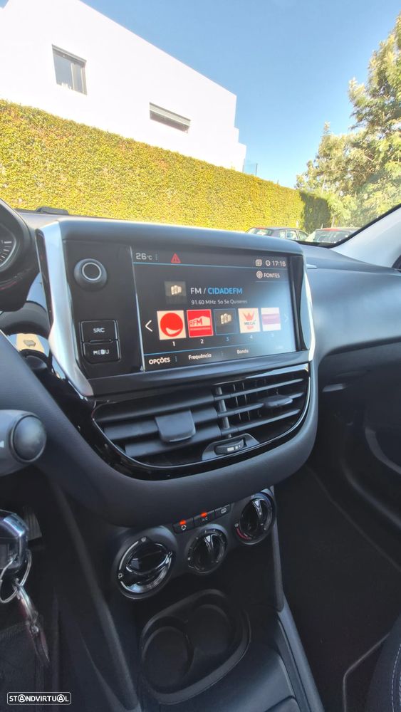 Peugeot 208 1.2 PureTech Signature - 23