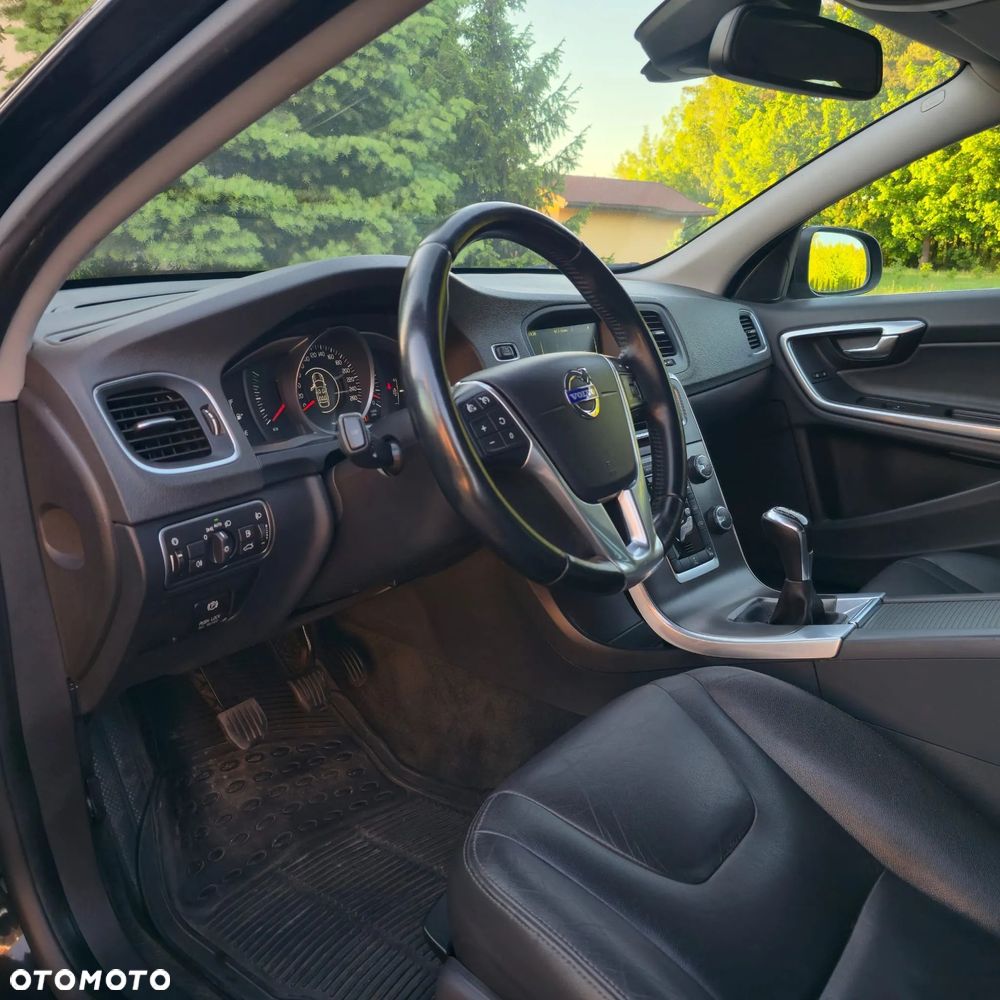 Volvo V60 D4 Momentum - 21