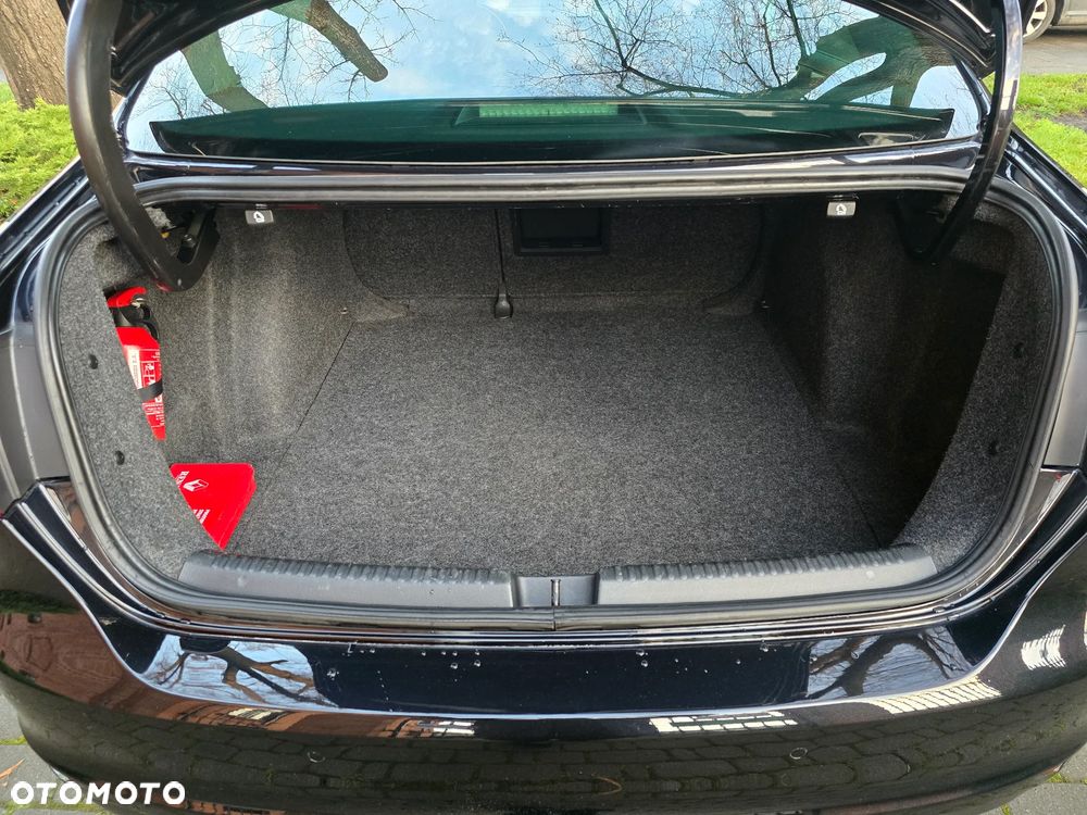 Volkswagen Jetta 1.6 TDI Match - 13