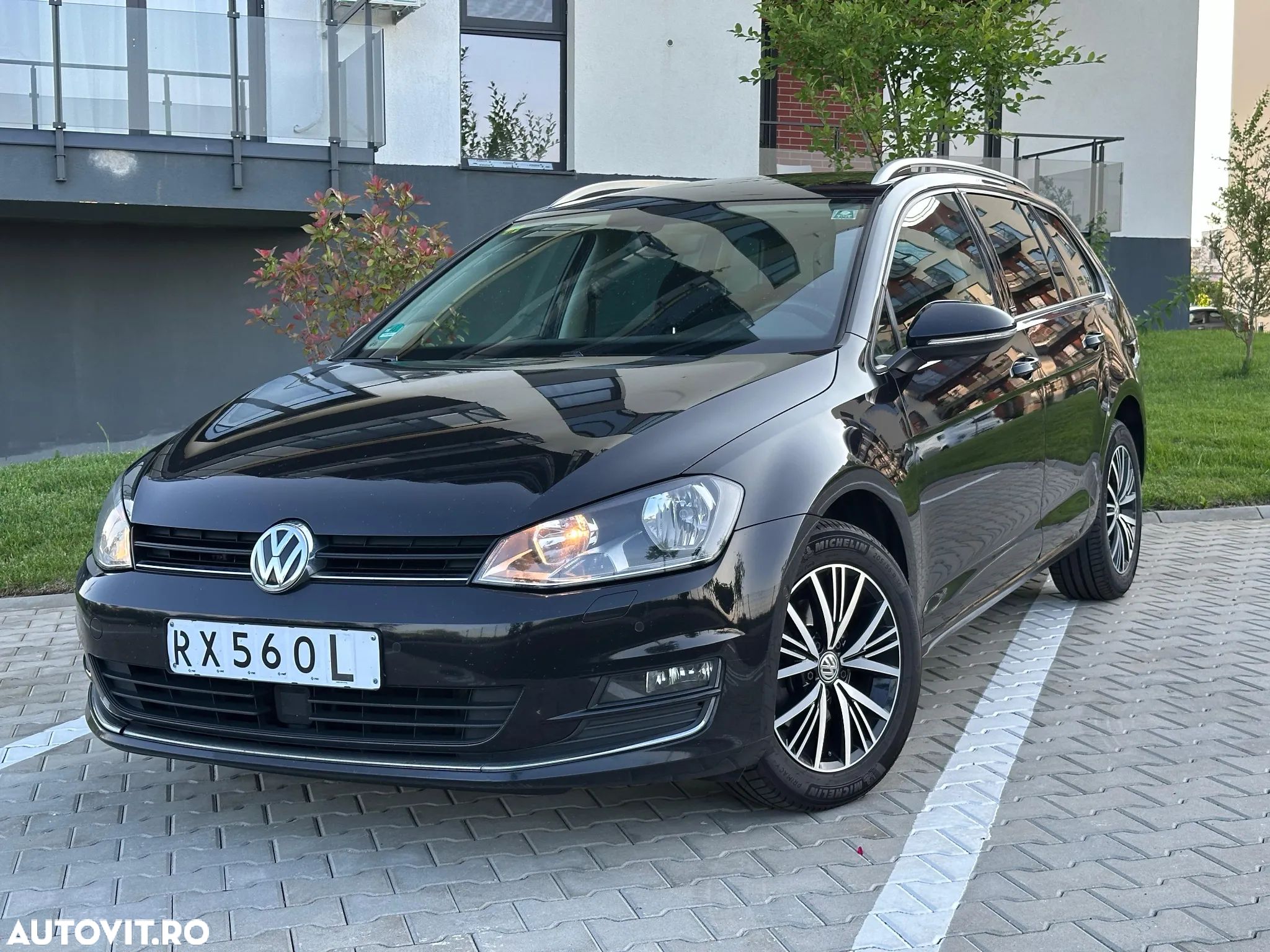Volkswagen Golf 1.6 TDI BlueMotion Technology DSG Allstar - 1