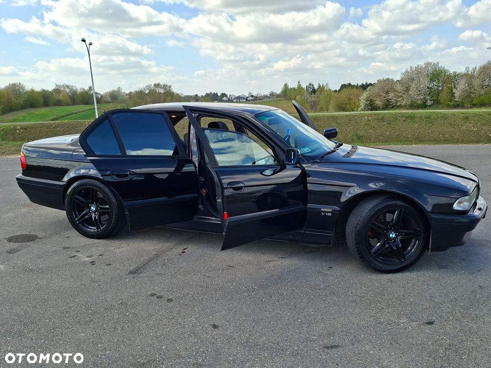 BMW Seria 7 750i - 7