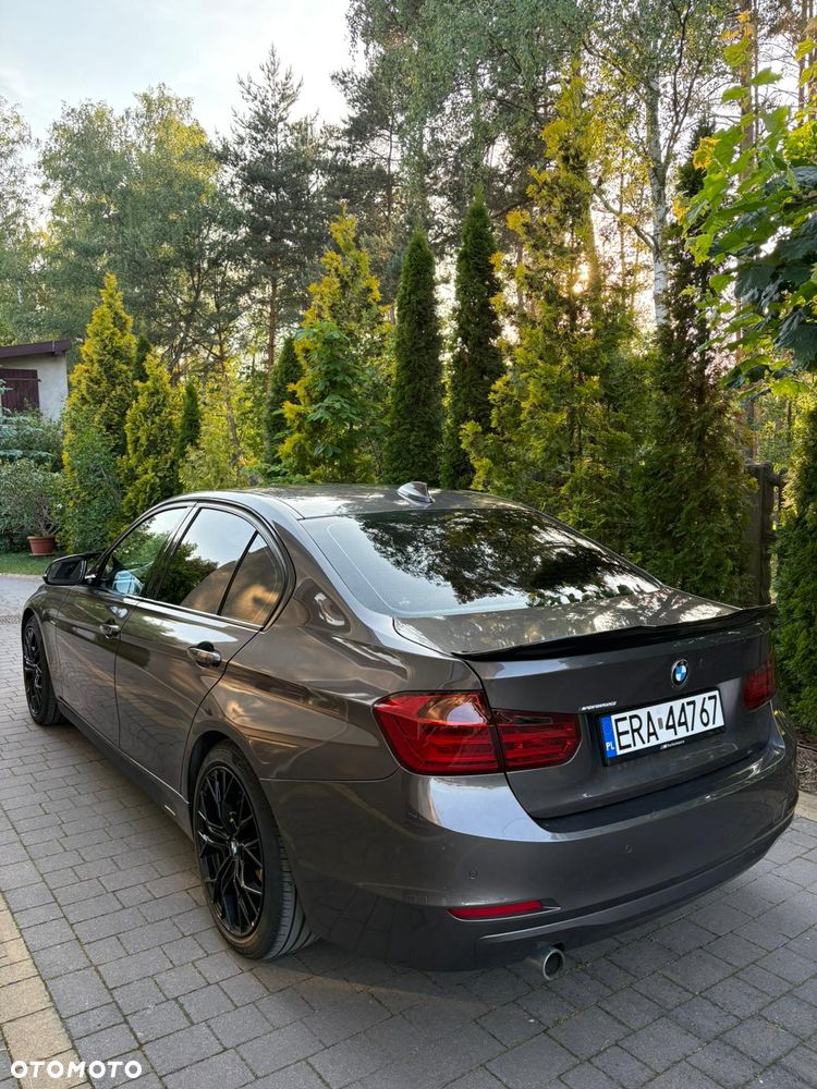 BMW Seria 3 320d Efficient Dynamics EU6 - 21