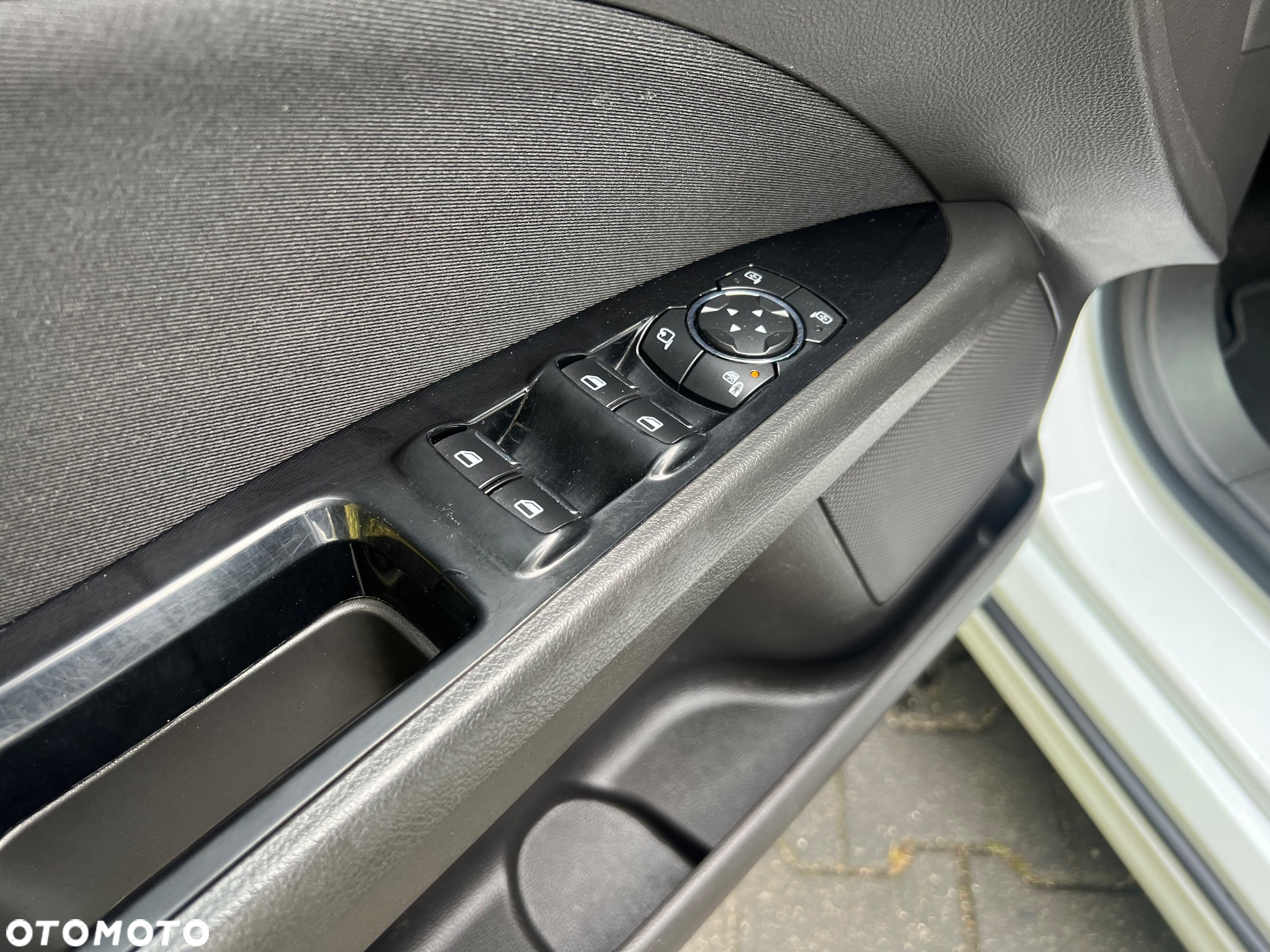 Ford Mondeo 2.0 TDCi Ambiente - 29