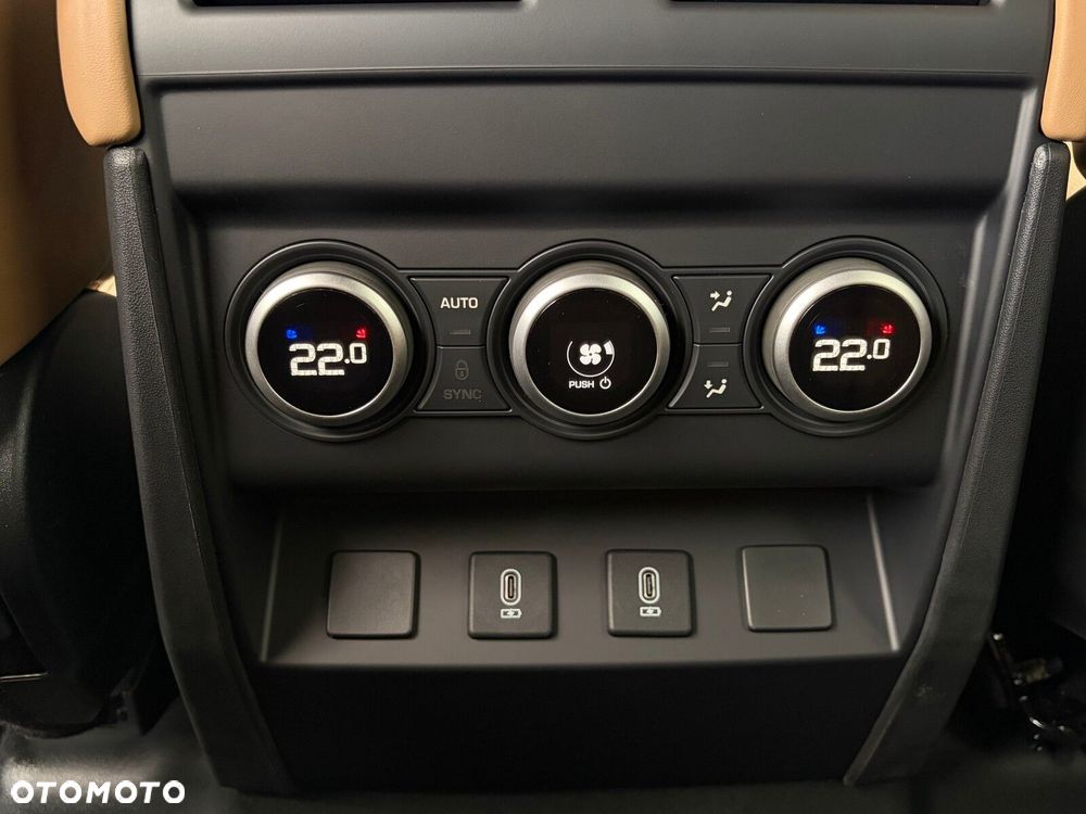 Land Rover Defender - 17
