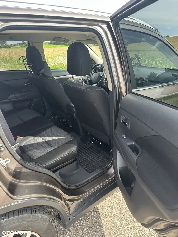 Mitsubishi Outlander 2.2 DID Instyle Navi 4WD - 12