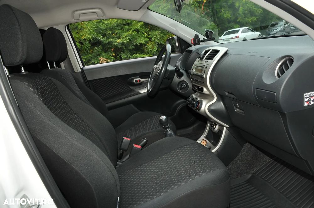 Toyota Urban Cruiser 1.33 4x2 Town - 11