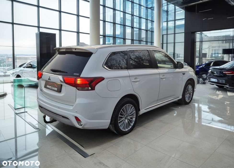 Mitsubishi Outlander - 5