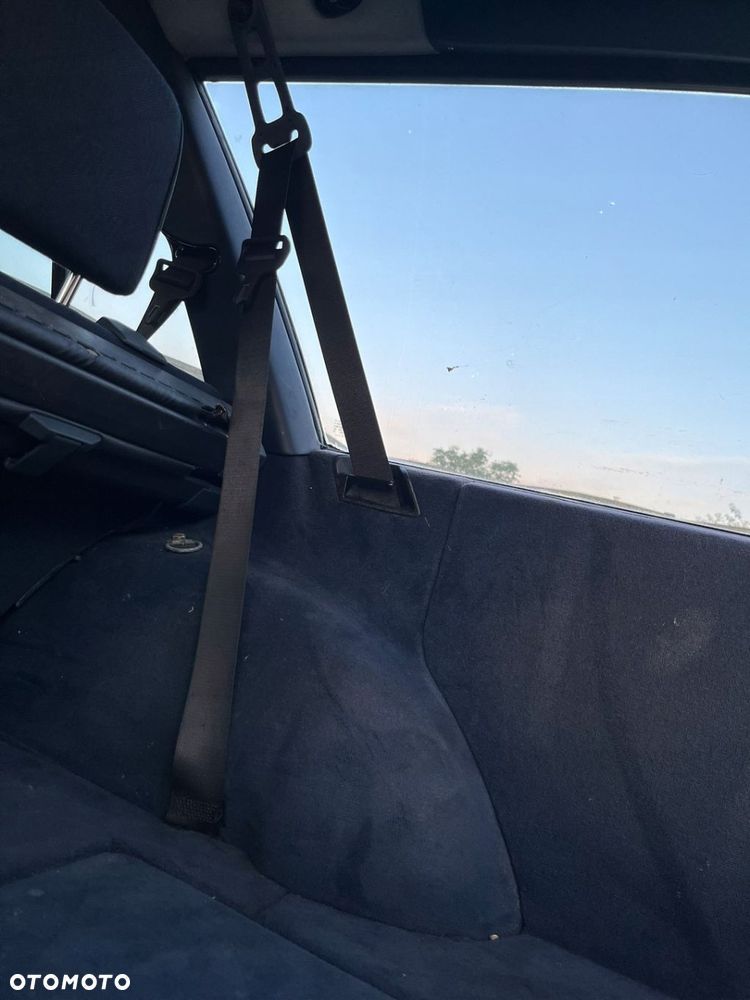 TRZECI RZĄD SIEDZEŃ KANAPA TYLNA BAGAŹNIKA MERCEDES W124 KOMBI KOMPLET S124 - 12