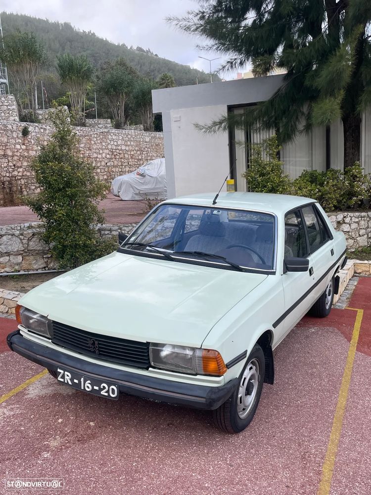 Peugeot 305 - 1