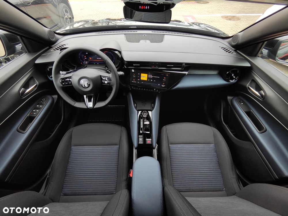 Alfa Romeo Junior 1.2 mHEV Ibrida eDCT - 11